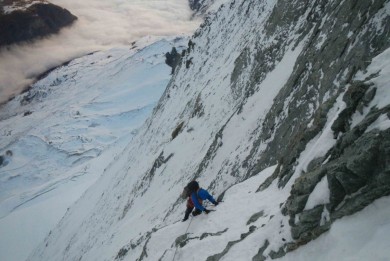 Malte vor dem Hintergrund von Zermatt unter dem Wolkenmeer